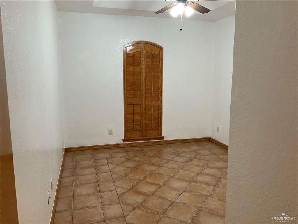 221 E Kiwi St - Photo 6 of 6