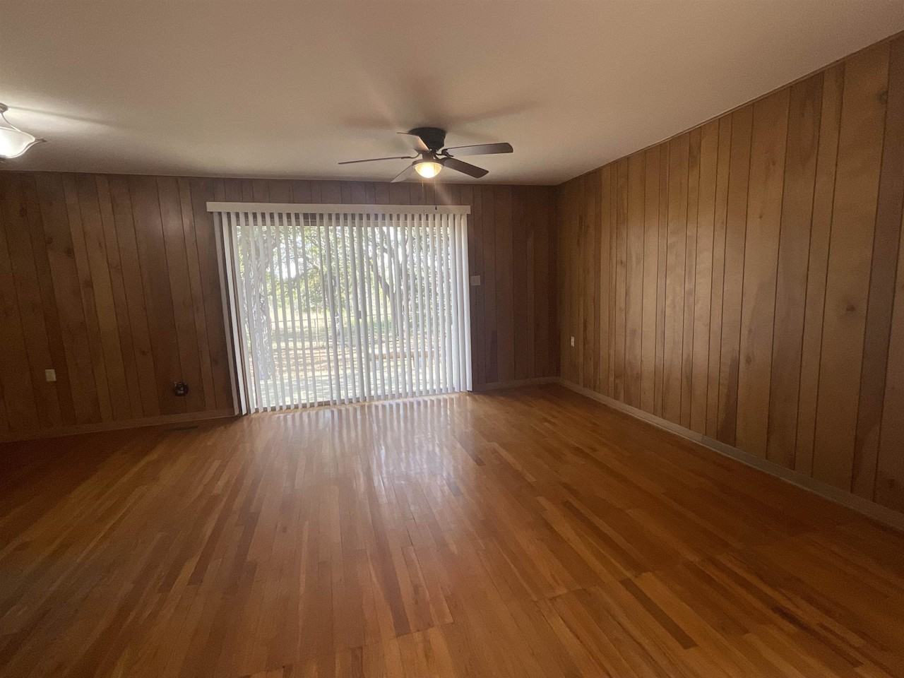 1010 1010 Avenue C Avenue - Photo 3 of 24