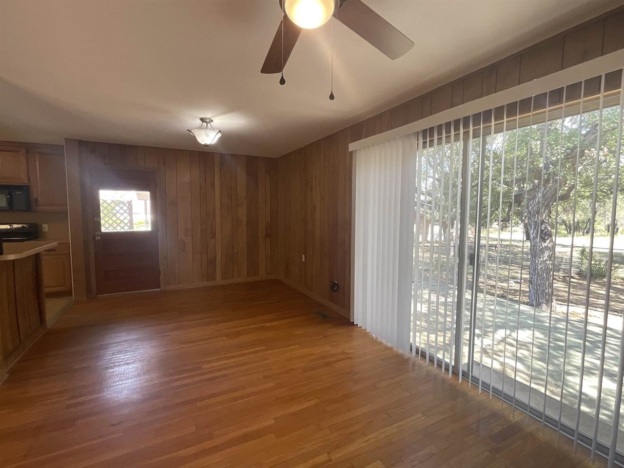 1010 1010 Avenue C Avenue - Photo 4 of 24