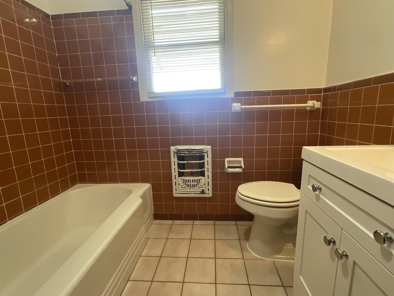 1010 1010 Avenue C Avenue - Photo 6 of 24