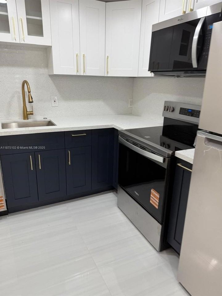 1708 Taft Street #2 - Photo 3 of 7