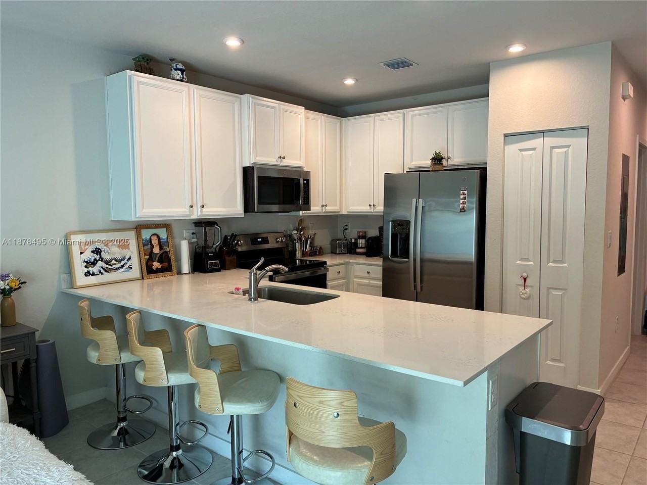 1069 Nw 4th Ter - Photo 4 of 21