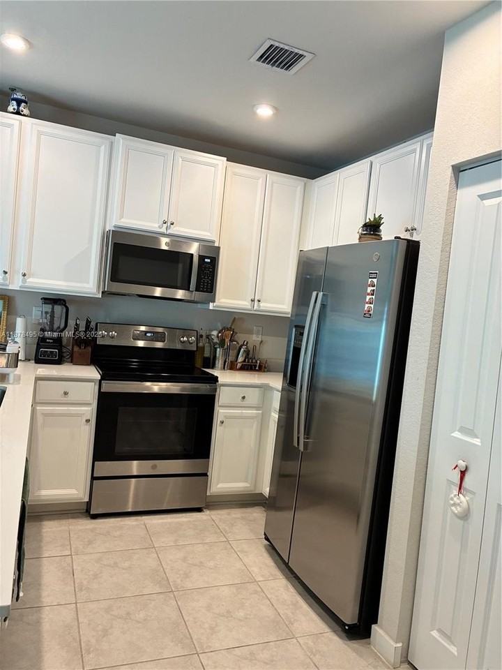 1069 Nw 4th Ter - Photo 5 of 21