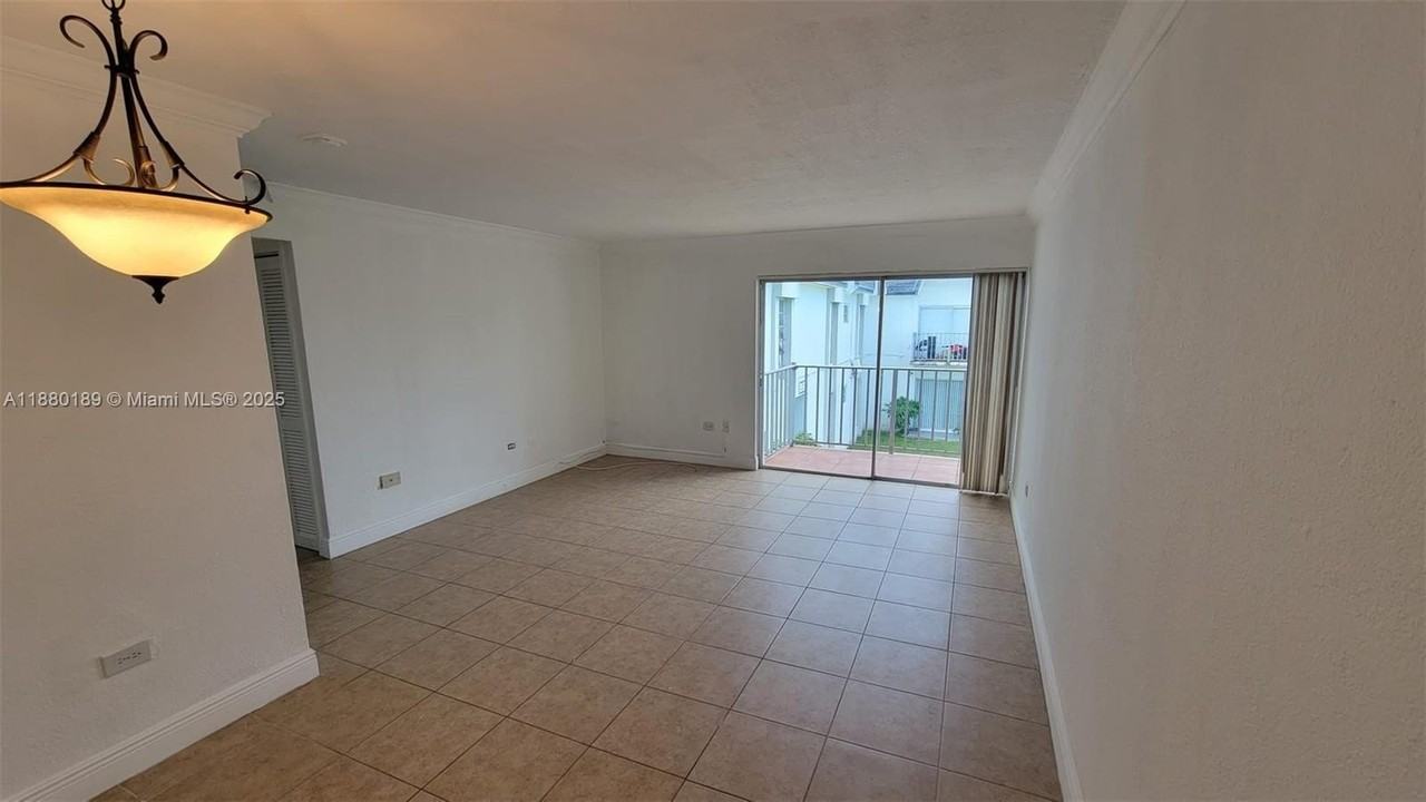 7232 Sw 94th Pl #E7 - Photo 3 of 10