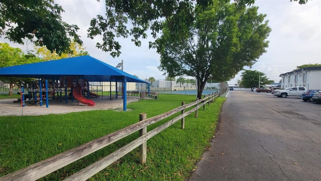 7232 Sw 94th Pl #E7 - Photo 7 of 10