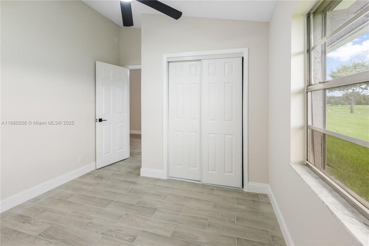 5284 Tiffany Anne Cir - Photo 5 of 18