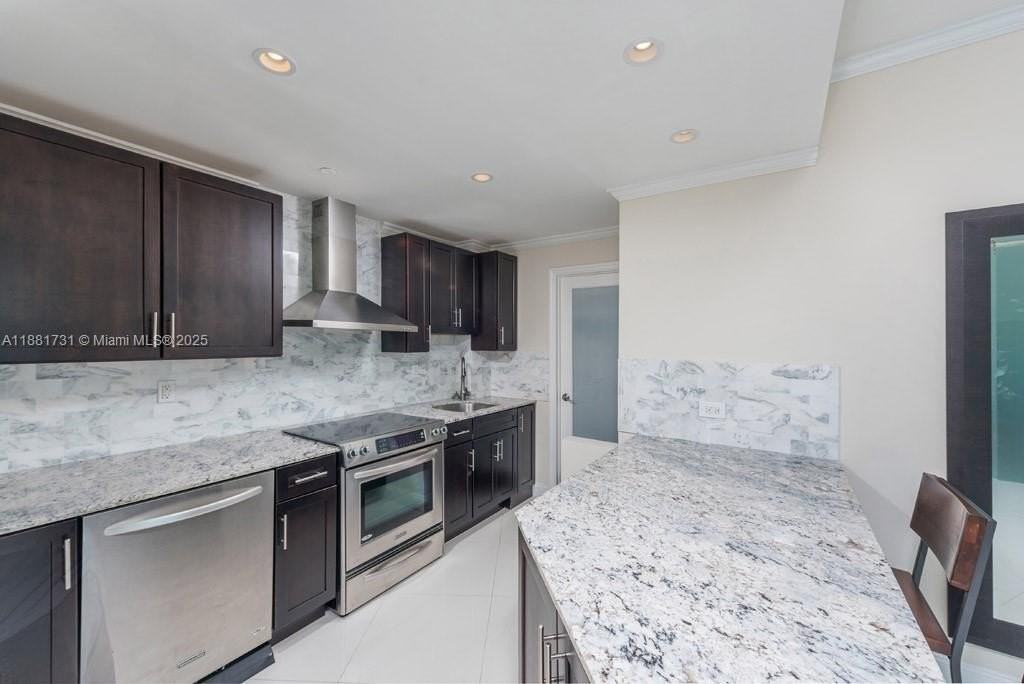 300 S Pointe Dr #706 - Photo 4 of 50