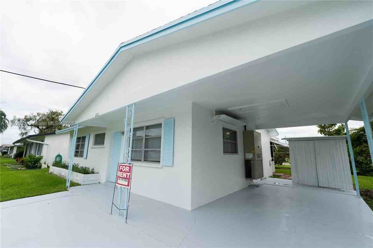 2702 Nw 51st Pl #2702 - Photo 2 of 24