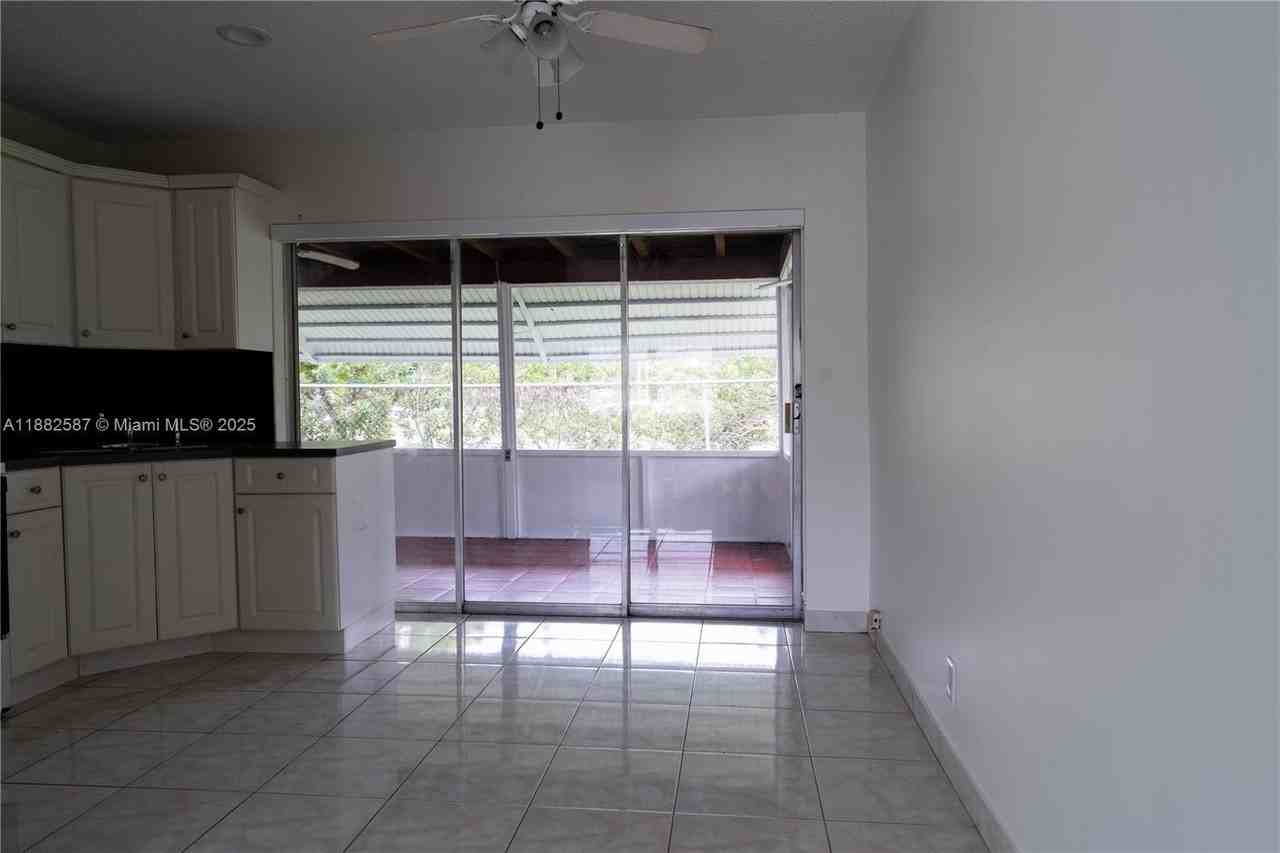 2702 Nw 51st Pl #2702 - Photo 7 of 24