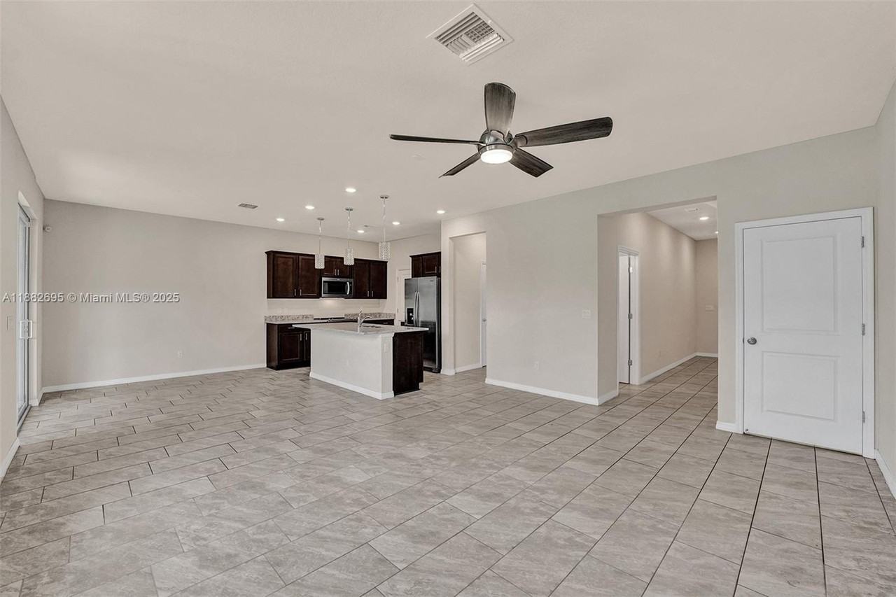 4764 Eucalyptus Drive - Photo 7 of 50