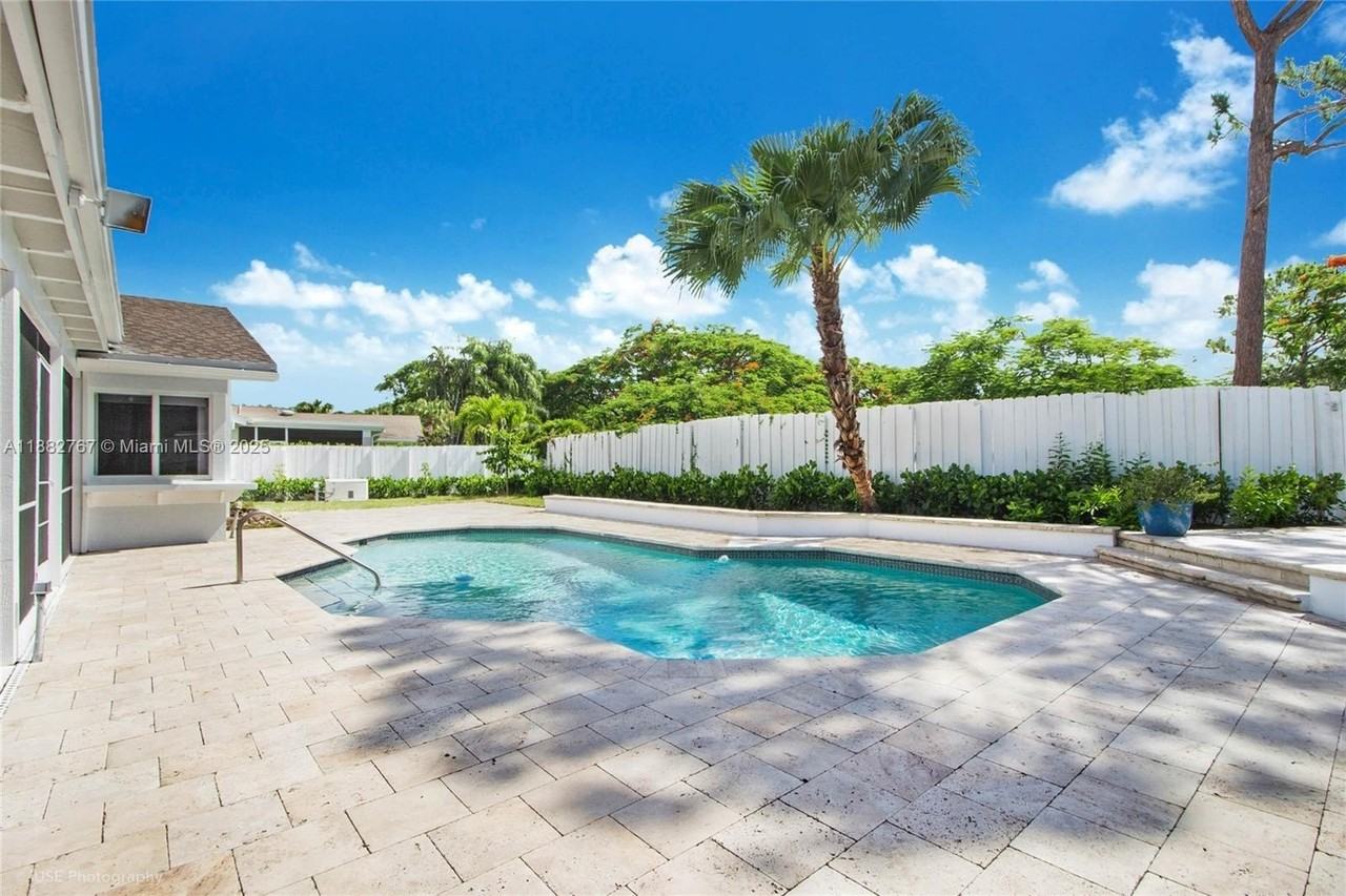 11011 Sw 110th Rd - Photo 4 of 19