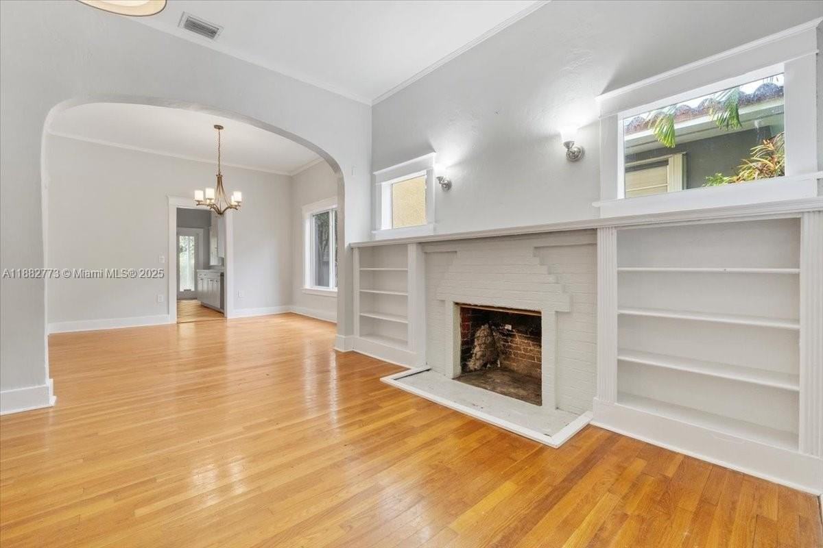 34 Sw 18th Rd #0 - Photo 7 of 36