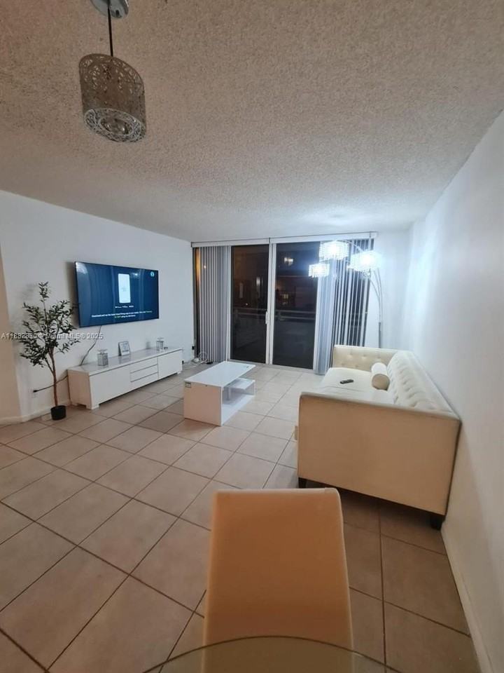 8911 Collins Ave #203 - Photo 5 of 10