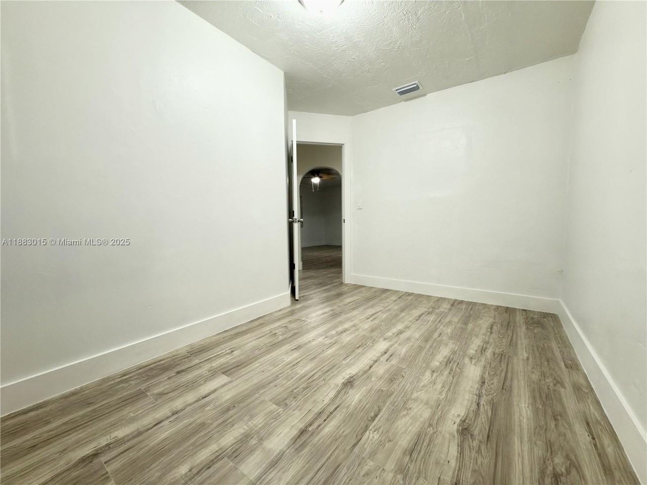 729 Nw 114th St #0 - Photo 4 of 37