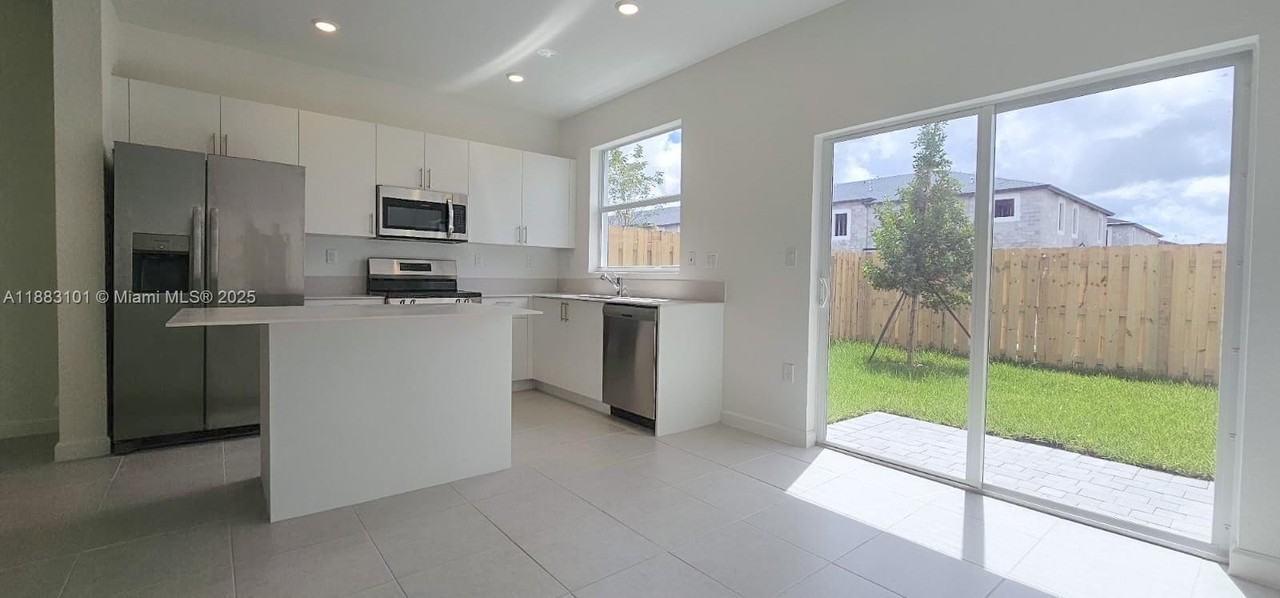 15620 Sw 277th Ter #15620 - Photo 3 of 22