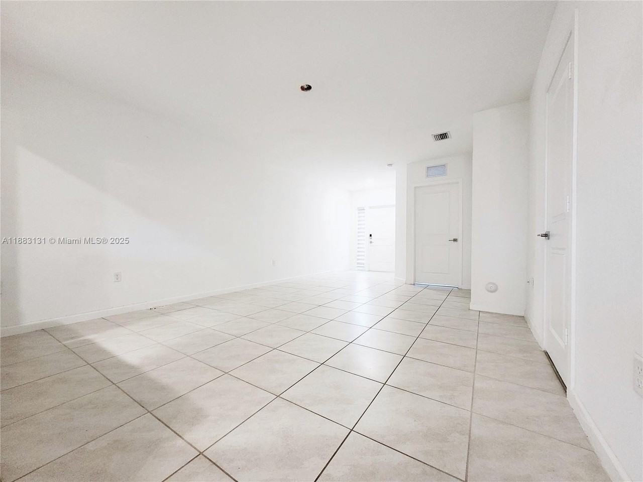 541 Northeast 4th Lane - Photo 4 of 19