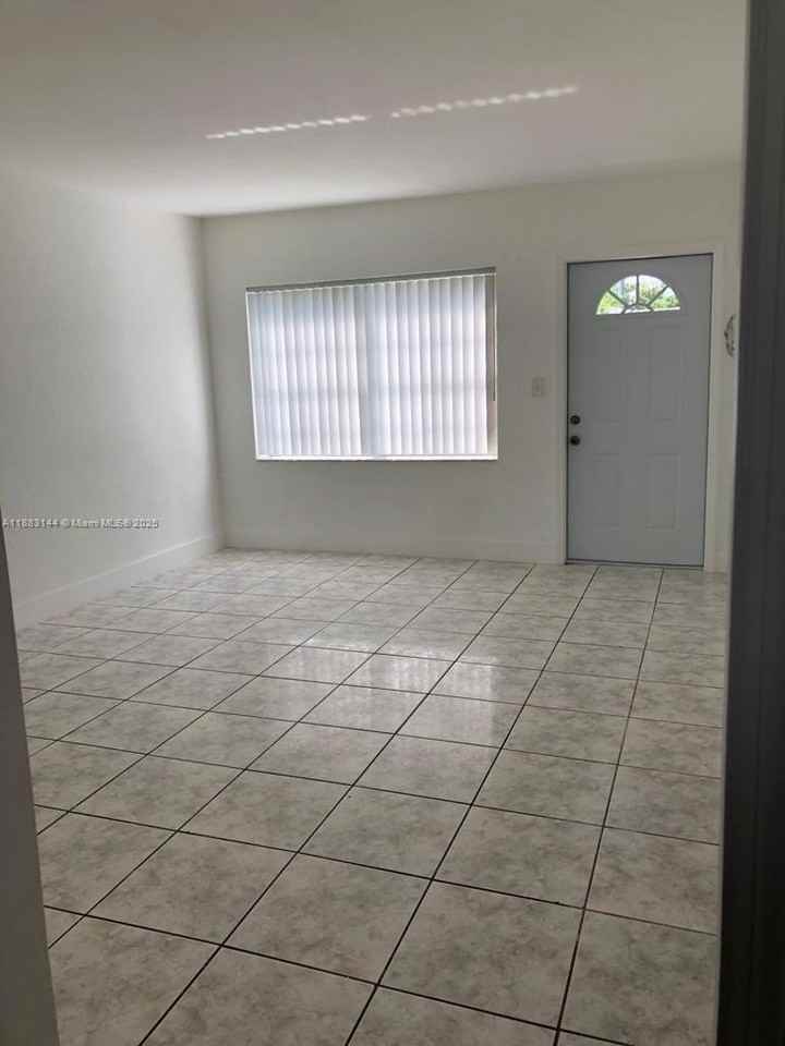 1385 Ne 129th St - Photo 7 of 19