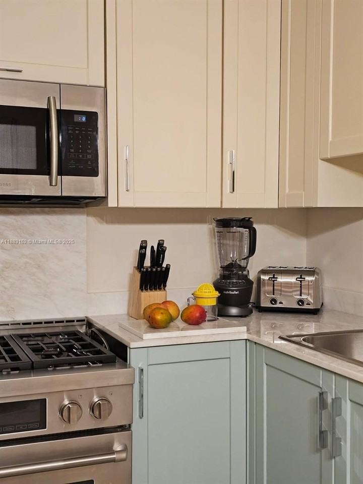 131 Zamora Ave #2 - Photo 5 of 17