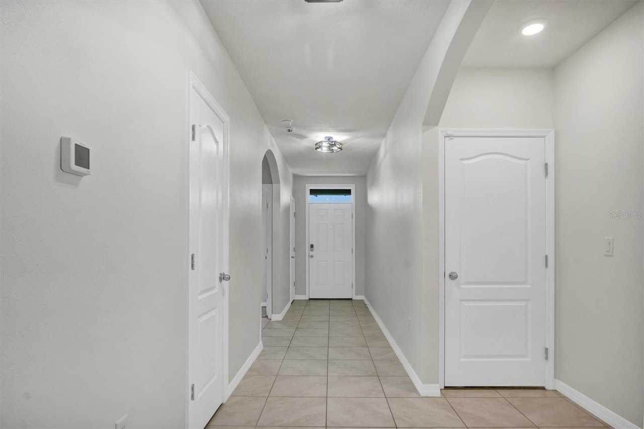 1022 Preserve Dr - Photo 5 of 33