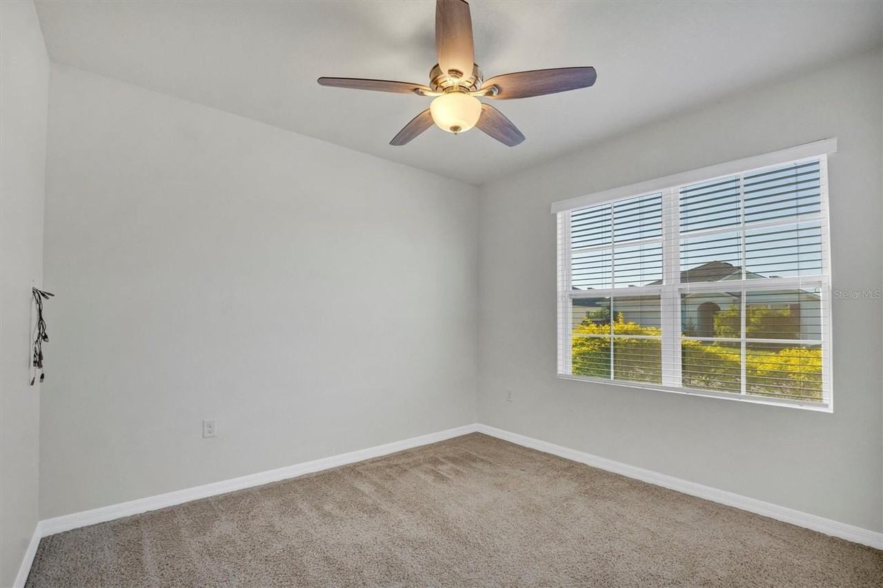 1022 Preserve Dr - Photo 6 of 33