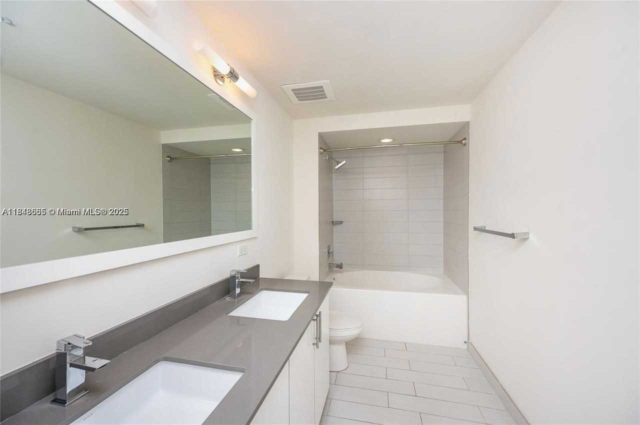 999 Sw 1st Ave #2717 - Photo 3 of 8