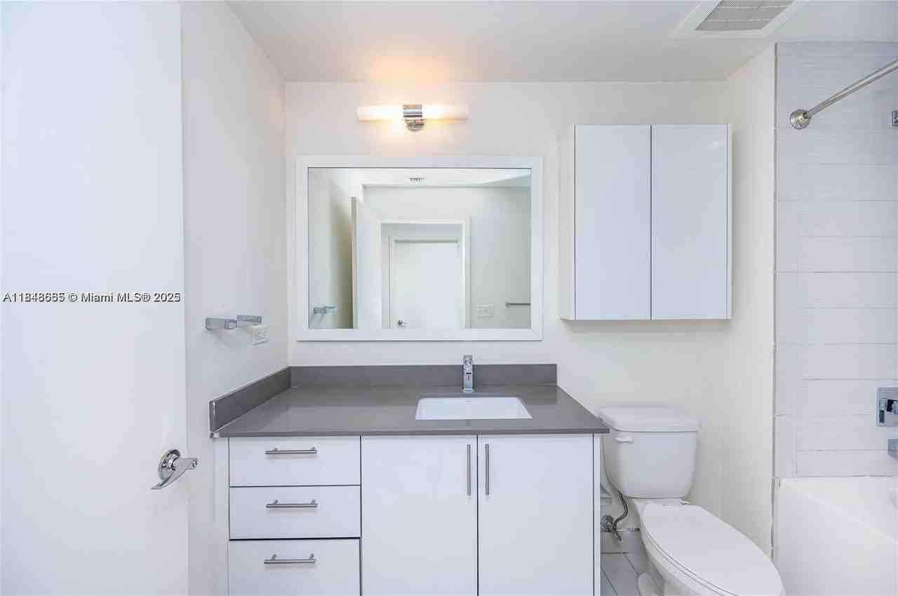 999 Sw 1st Ave #2717 - Photo 5 of 8