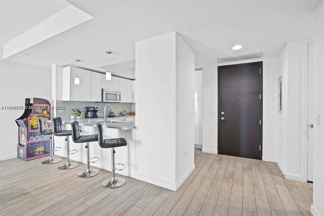 999 Sw 1st Ave #2717 - Photo 6 of 8