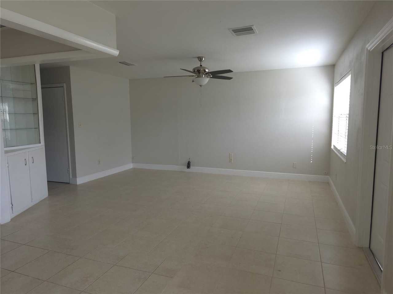 10214 N Altman St - Photo 3 of 26