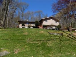 featured image of 7 Summit Ridge Rd