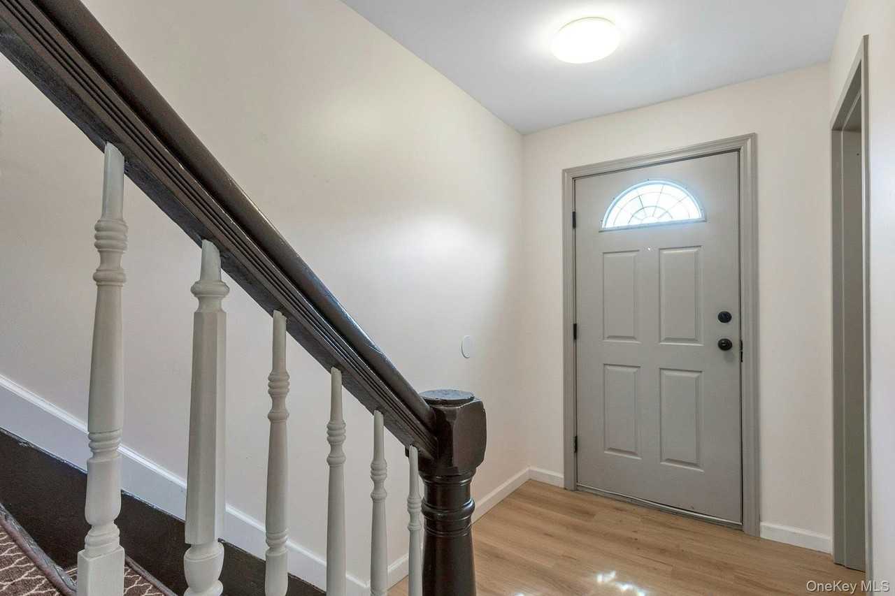 70 Van Ness St - Photo 4 of 49