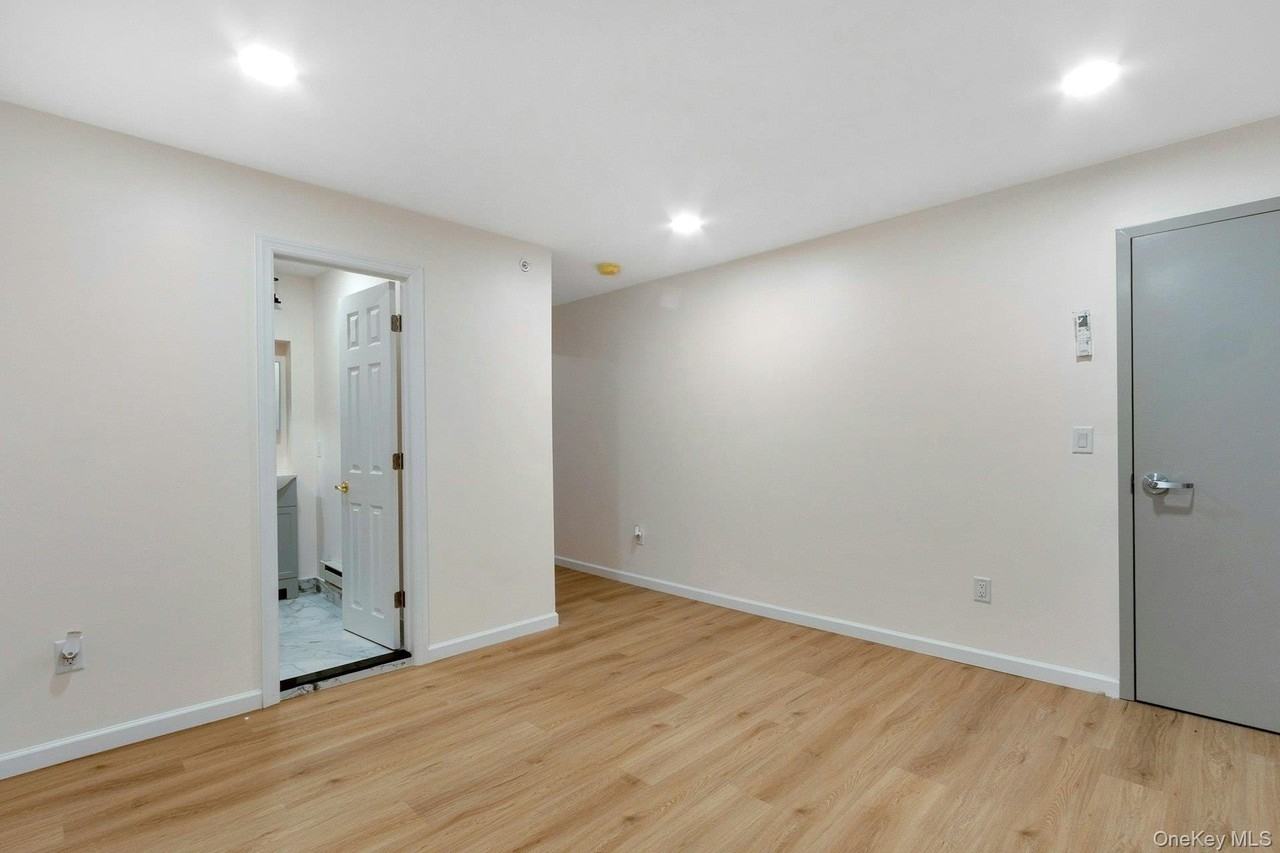 70 Van Ness St - Photo 6 of 49