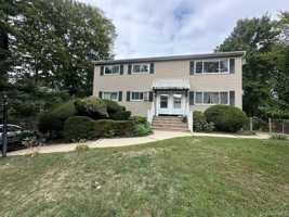 featured image of 6 Finch Pl