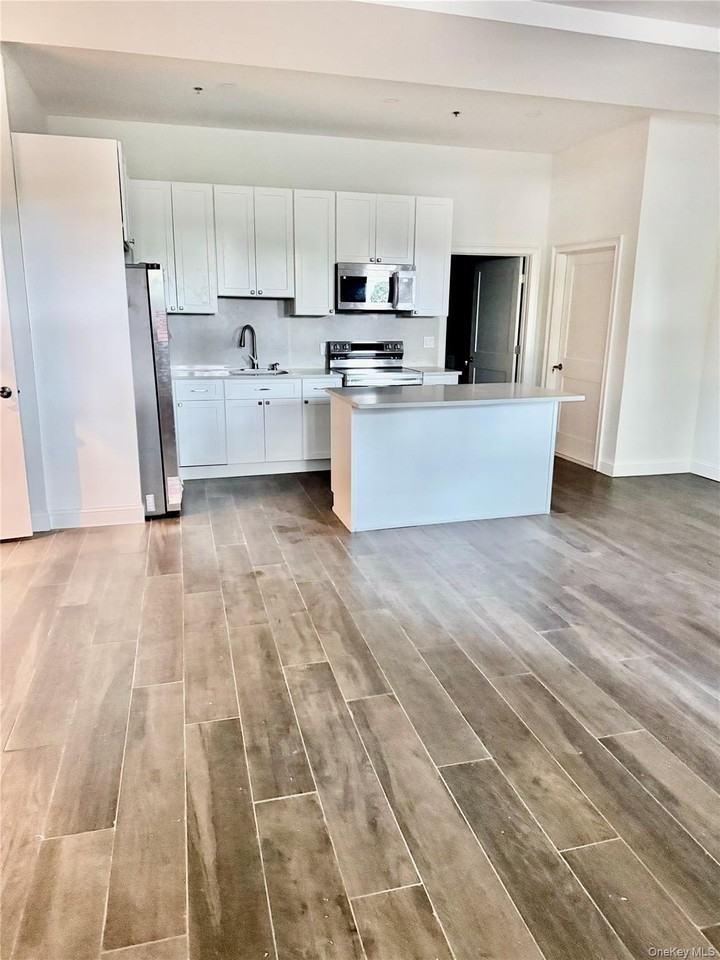 106 Hempstead Tpke - Photo 2 of 10