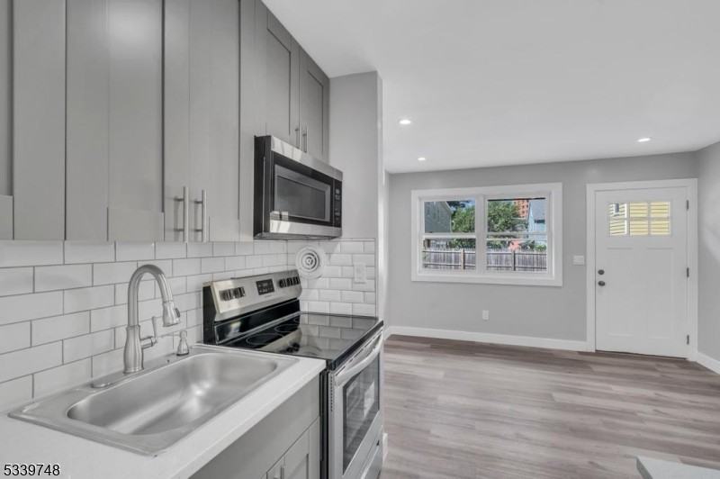 1300 Fulton St Apt 4 - Photo 6 of 8