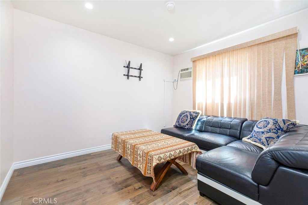 10455 Glory Ave - Photo 7 of 19