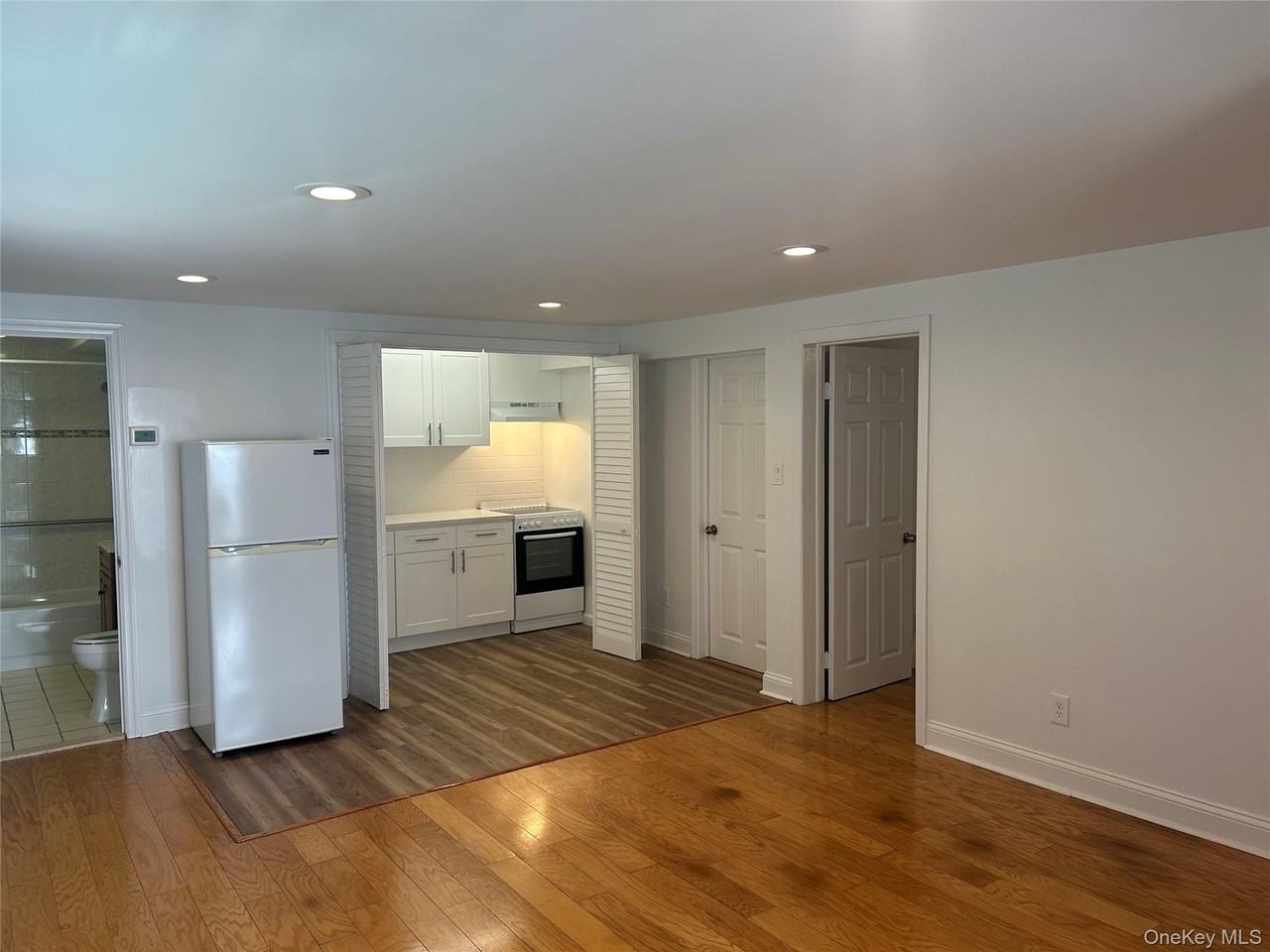 1900 Decatur Ave - Photo 3 of 5