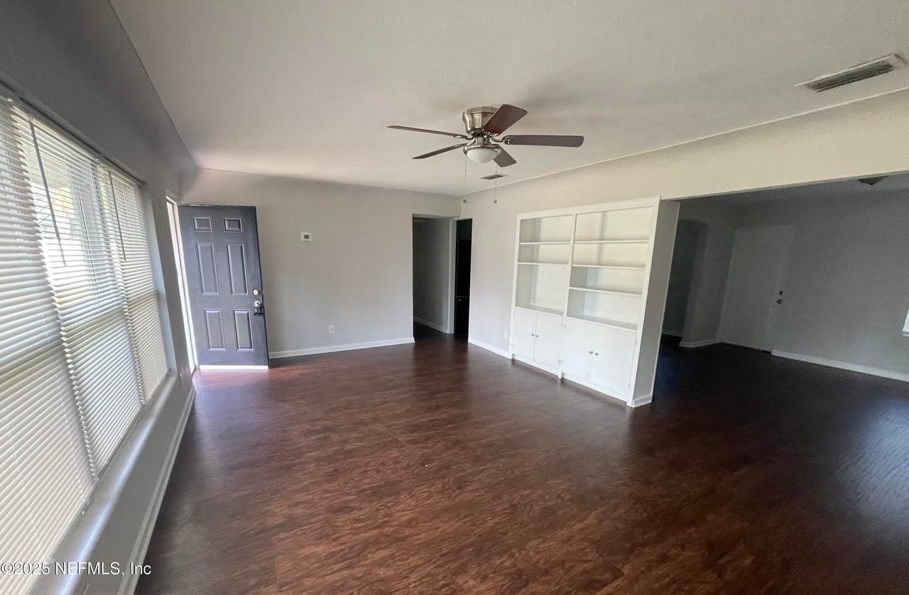 5824 Yellow Pine Ct - Photo 2 of 14