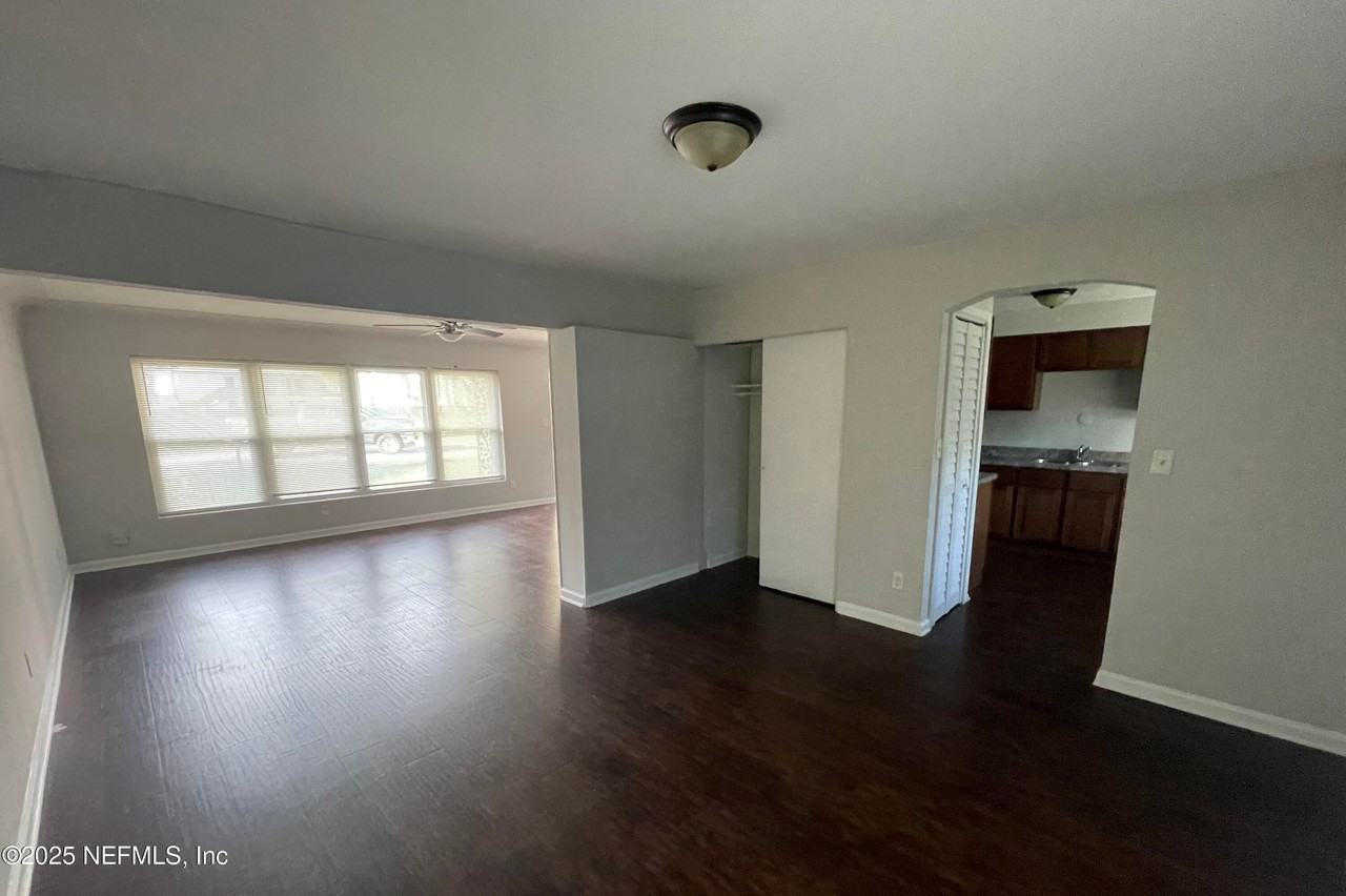 5824 Yellow Pine Ct - Photo 3 of 14