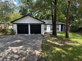 featured image of 24 E Bigelow Oak Ct