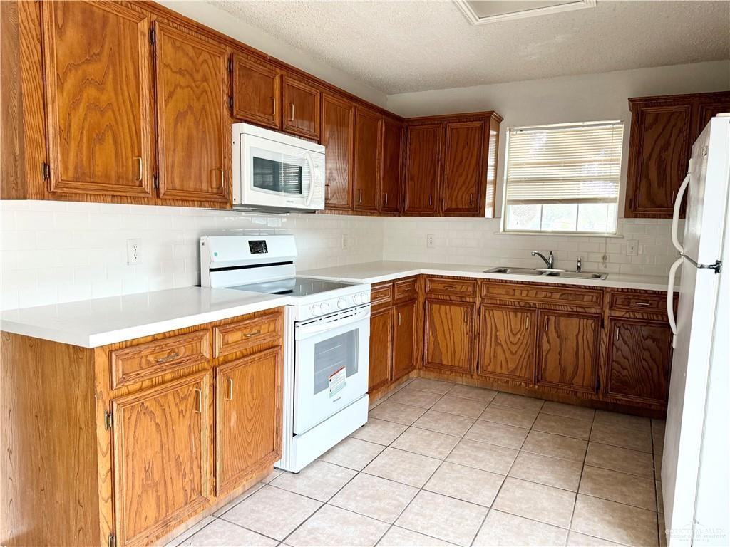 7113 N 8th St - Photo 4 of 9