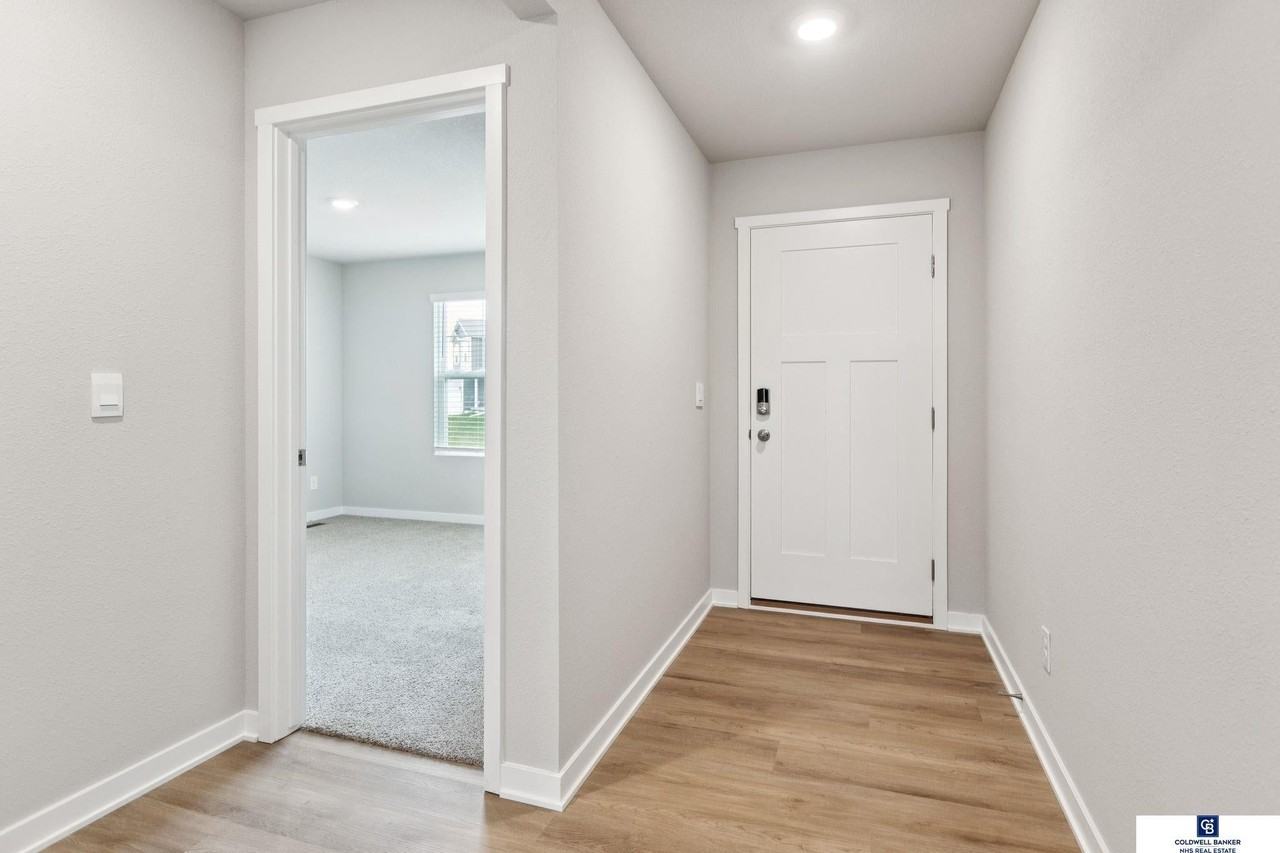 5507 N 188th St - Photo 3 of 35