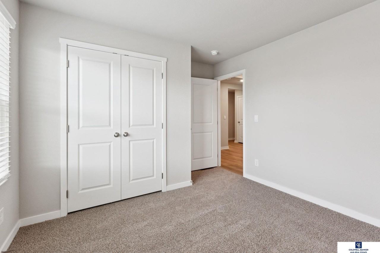 5507 N 188th St - Photo 5 of 35