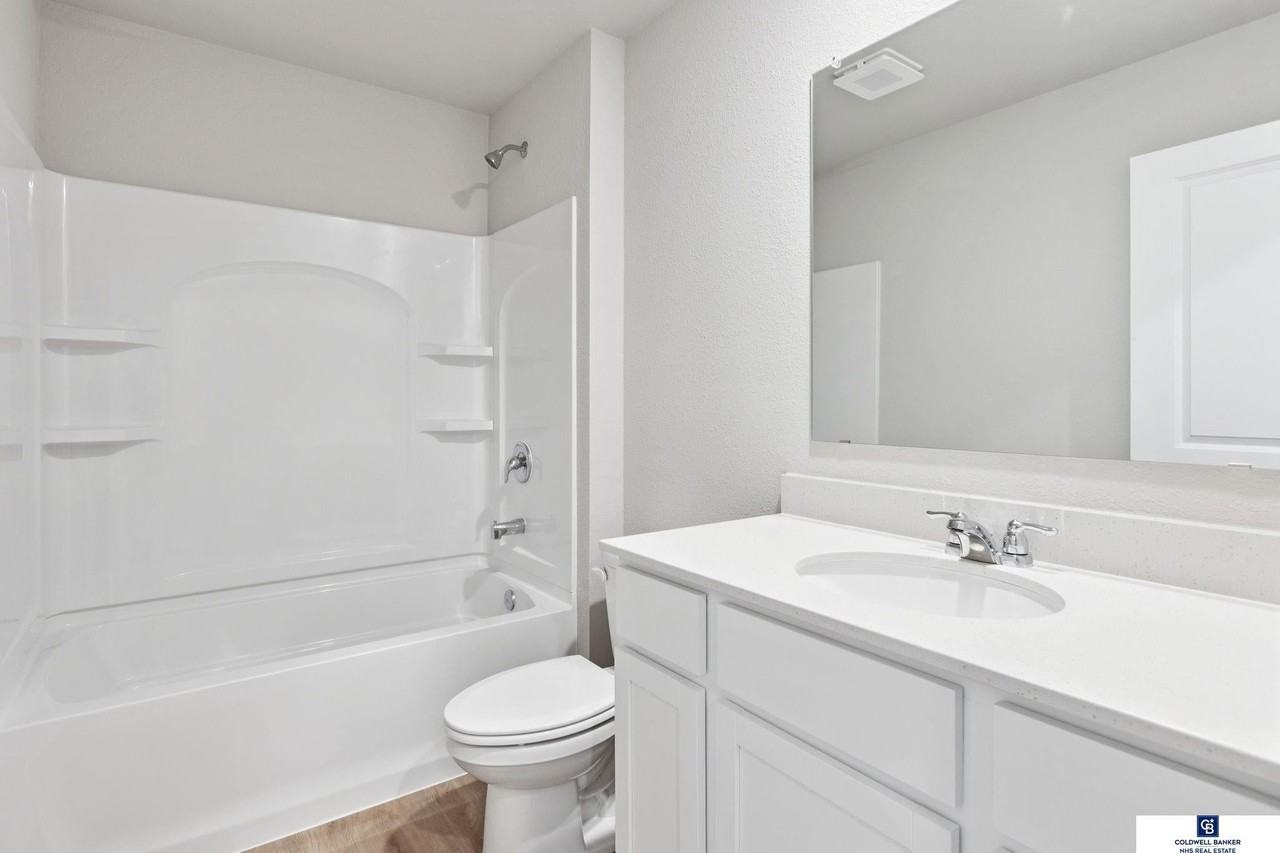 5507 N 188th St - Photo 6 of 35