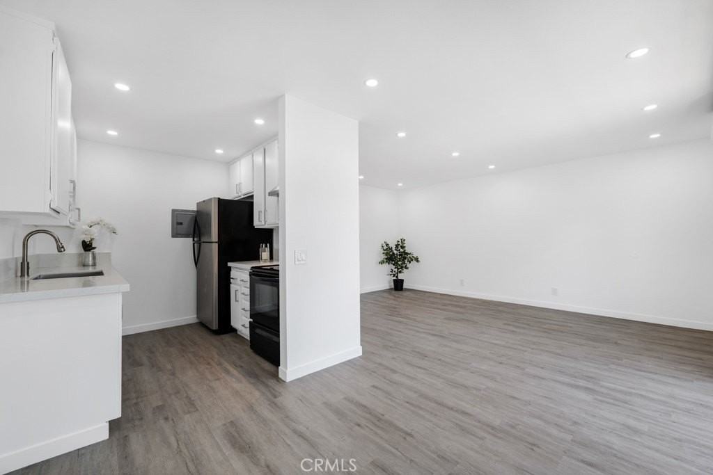 20930 Parthenia St #206 - Photo 2 of 13