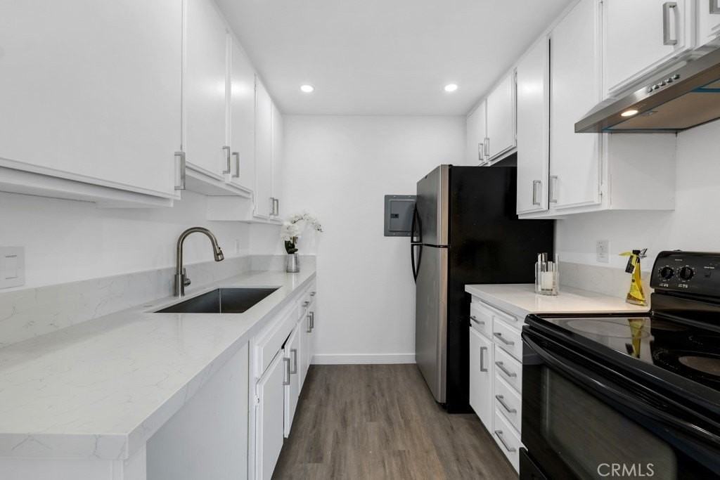 20930 Parthenia St #206 - Photo 3 of 13