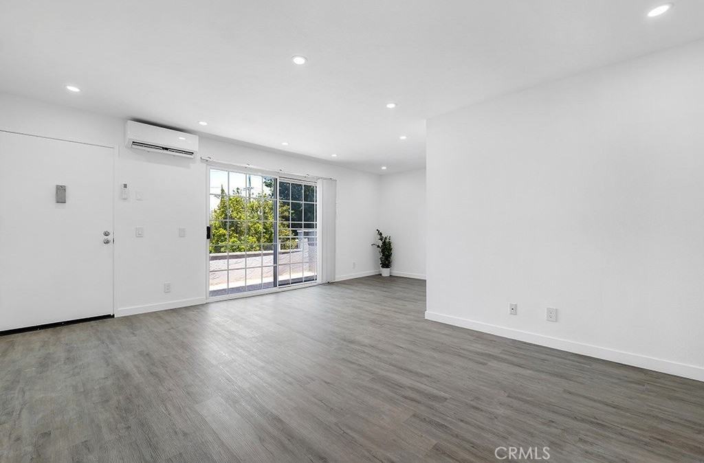 20930 Parthenia St #206 - Photo 4 of 13