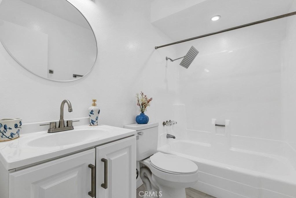 20930 Parthenia St #206 - Photo 6 of 13