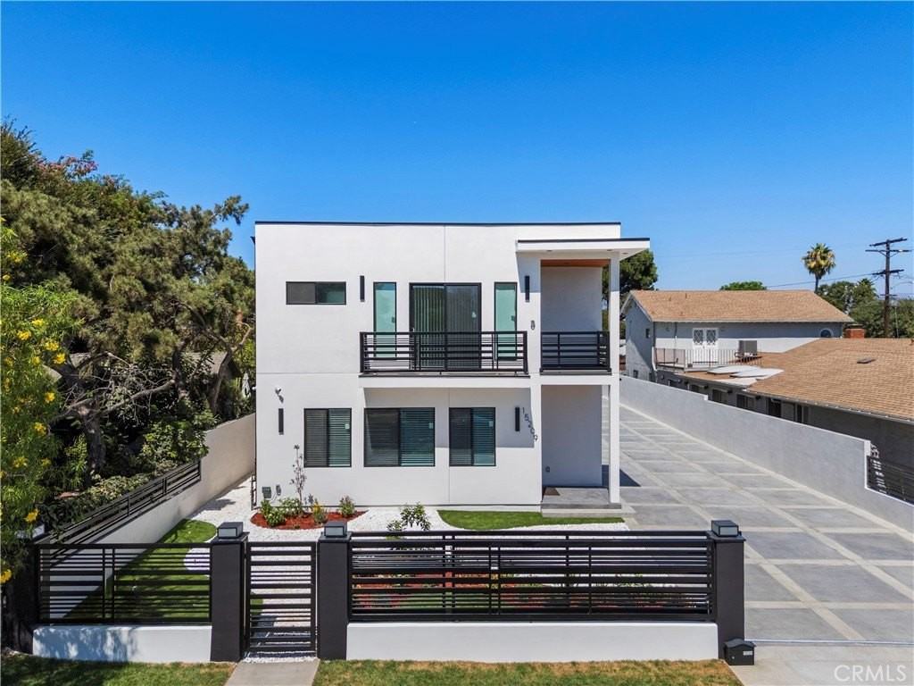 15209 Cohasset St - Photo 2 of 50