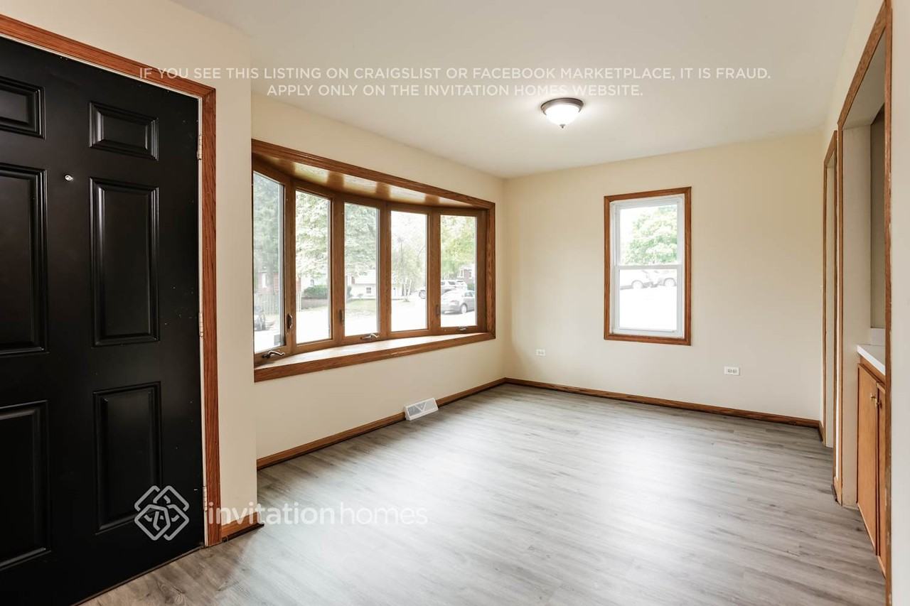 1102 Pine St - Photo 3 of 16