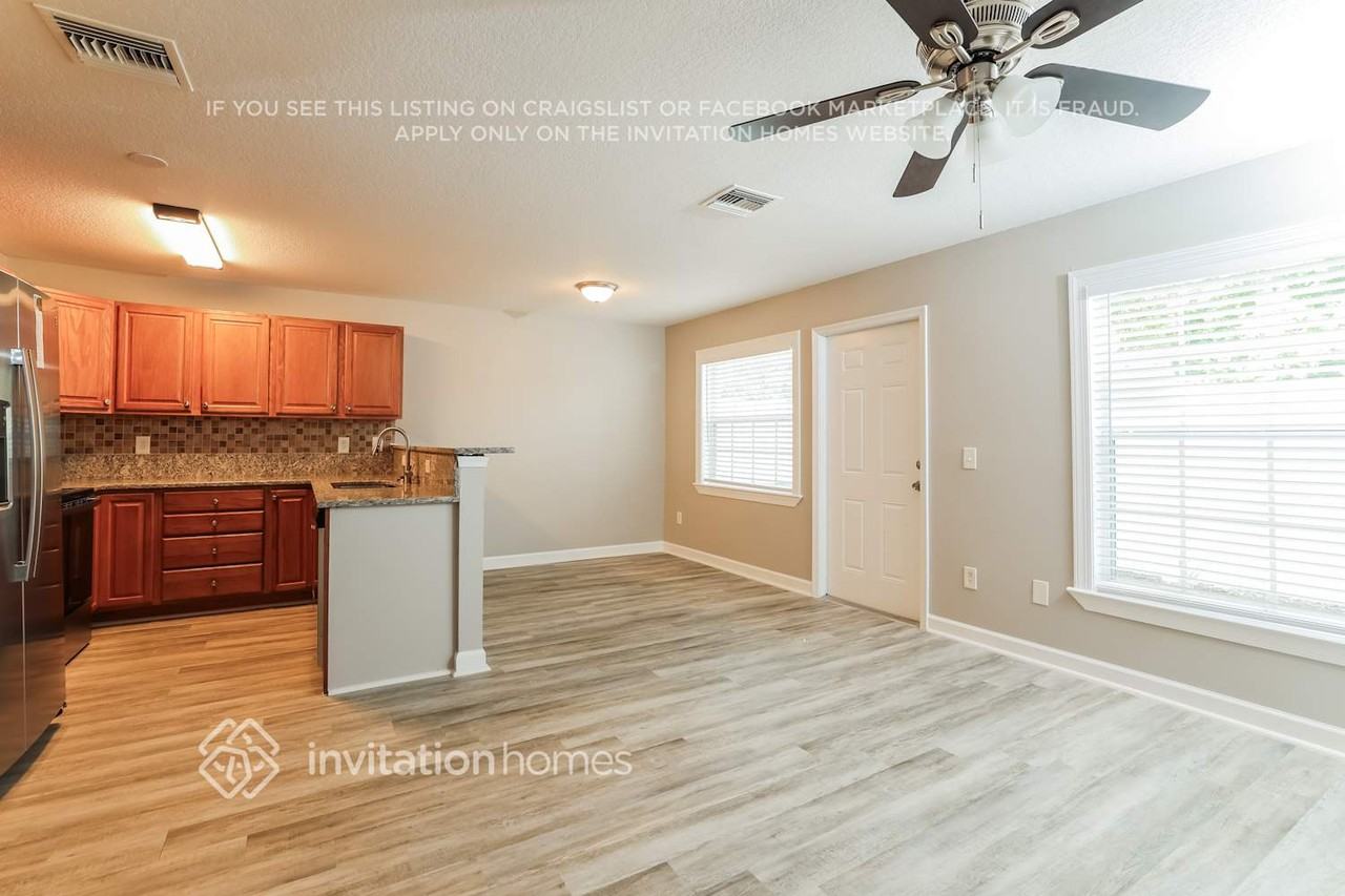 151 Carol Susan Lane - Photo 5 of 18